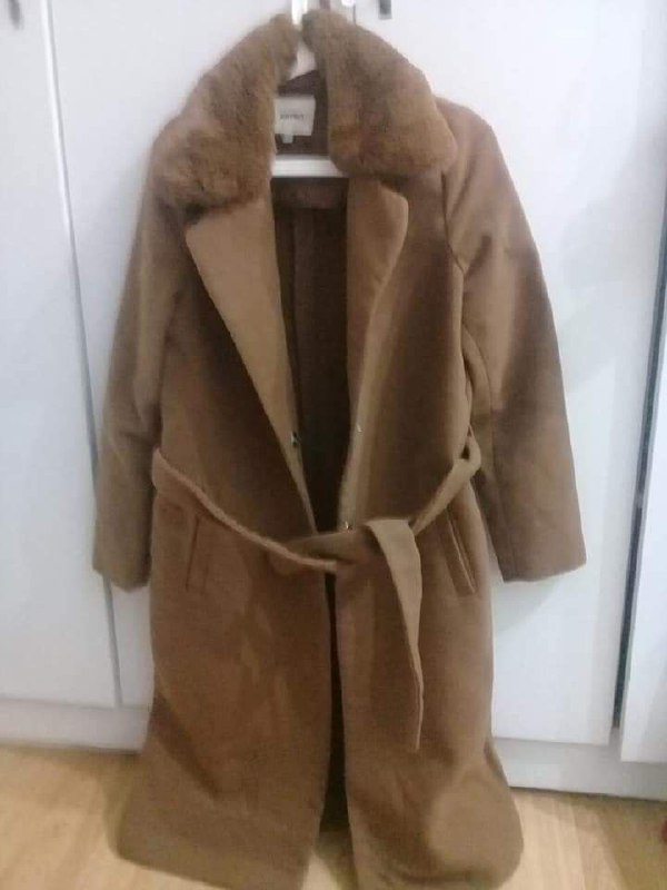 Красное пальто размер М 3
