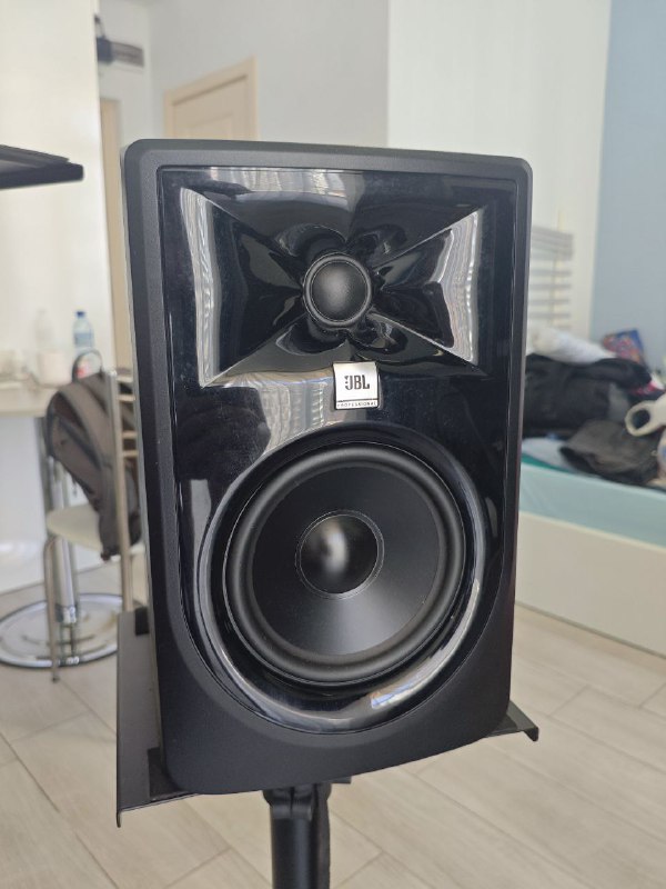 студийные мониторы JBL 305p mkII, укулеле Lanikai LU21C