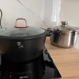 Стіл, крісло, сушарка, каструлі, віник, посуд 2