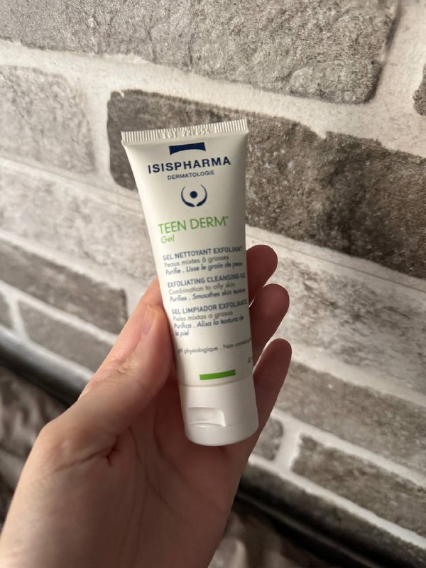 Гель для умывания Isispharma teen derm gel