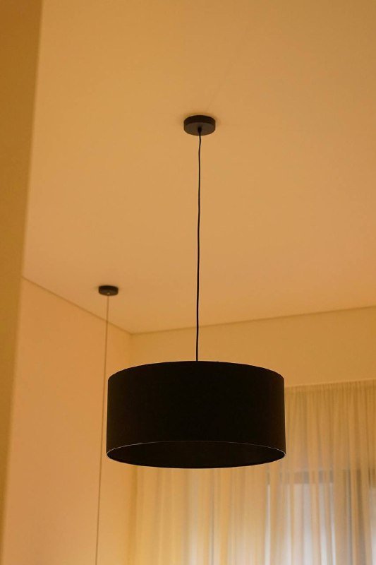 Люстра большая черная минималистичная 2