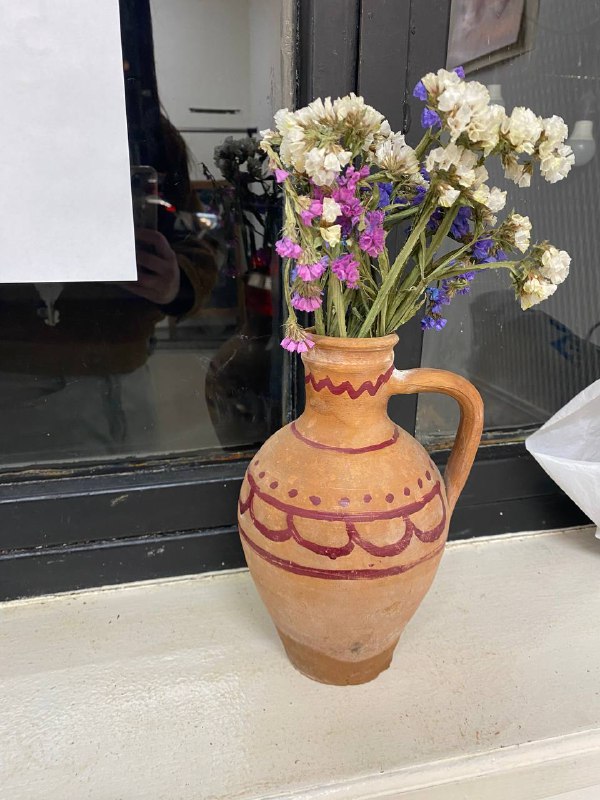 Грузинская ваза, винтажный постер, корзинки, стулья 2