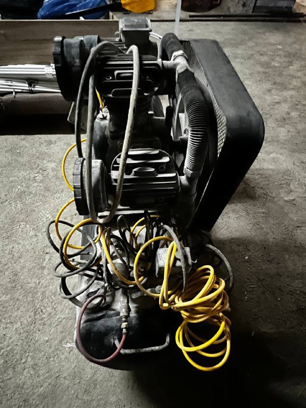 Воздушный компрессор 300 литров 7.5 квт 10 лс 3