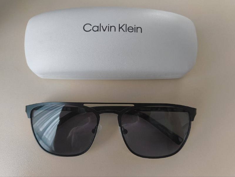 Солнечные очки Calvin Klein