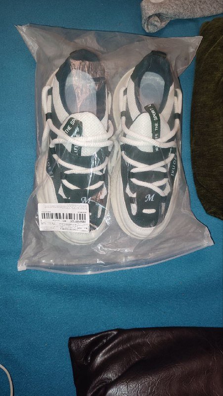 мужские кроссовки 42 размер новые