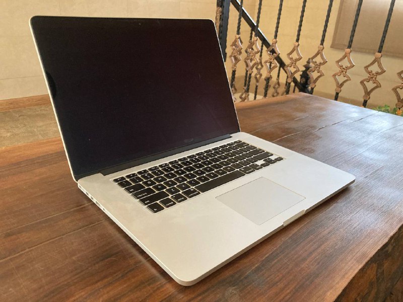 MacBook Pro 2015 15 inch 16gb 256gb