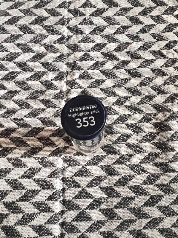 Румяна SHU, Хайлайтер SHU 4