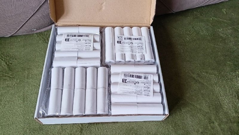 Черный и бежевый чековые фотоаппараты, чековые рулоны 5