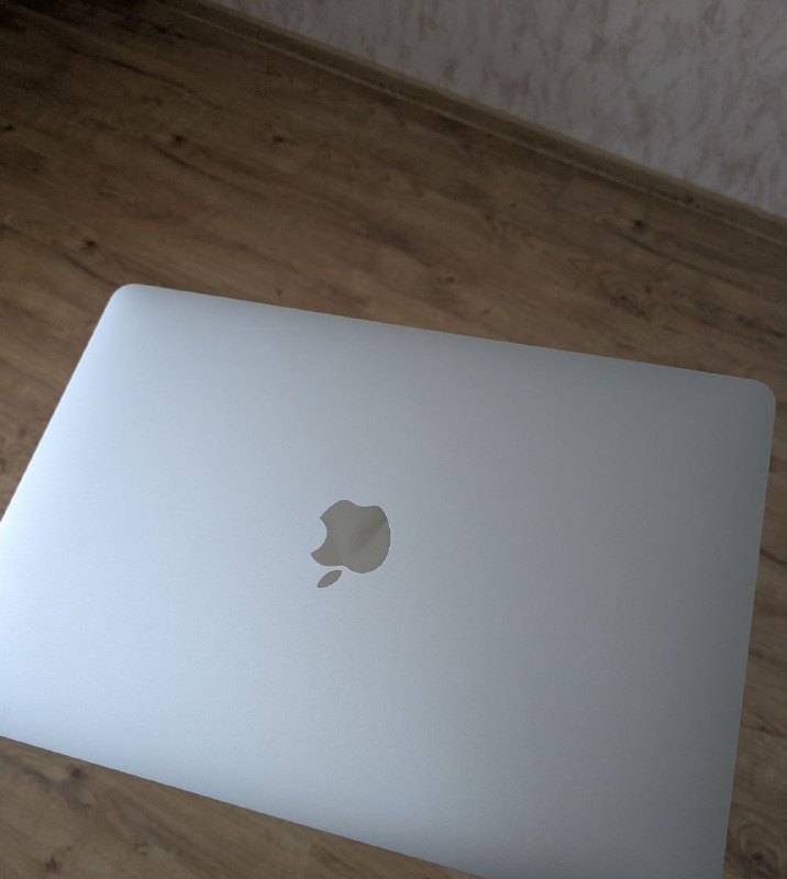 MacBook Air M1 8/256 с блоком питания, переходником, кабелем 4