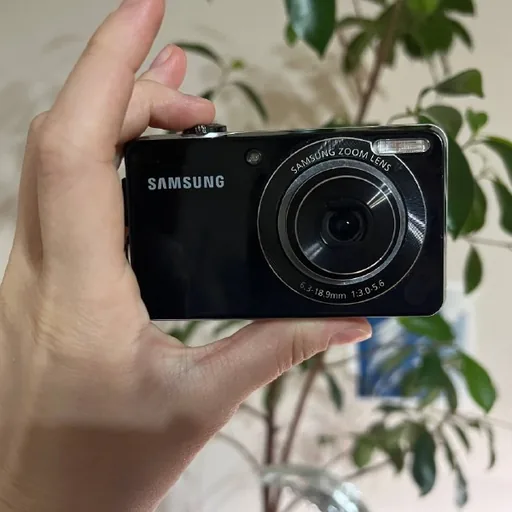 Samsung PL100 — цифровая Y2K-камера