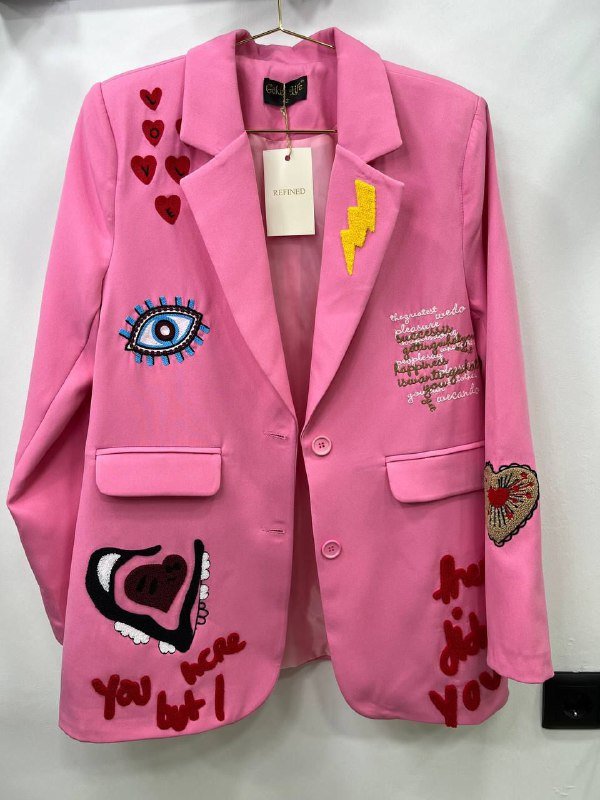 Женская одежда и обувь: платья, пиджаки, туфли, куртки