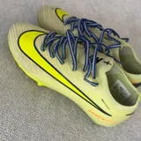 Футбольные бутсы Nike 2