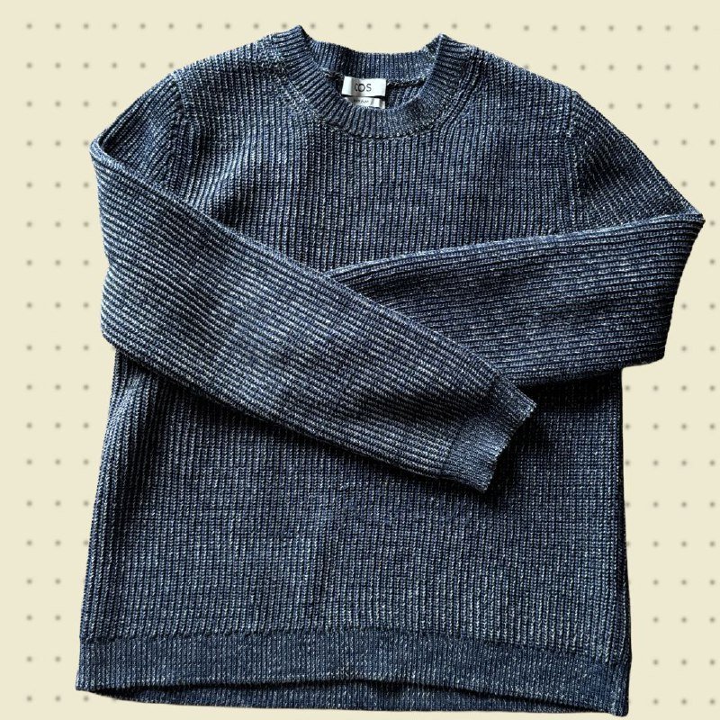 Джинсовая куртка, олимпийки Adidas, свитер Cos, футболки, рубашка H&M, брюки Uniqlo и H&M, куртка Uniqlo 4