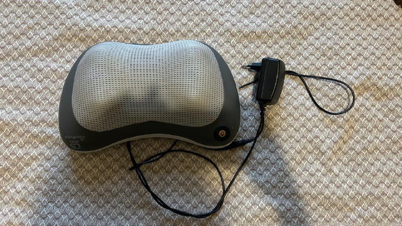 Массажер, блендер, фотоаппарат Canon 550D, наушники JBL, кольцевая лампа, штатив, плойка