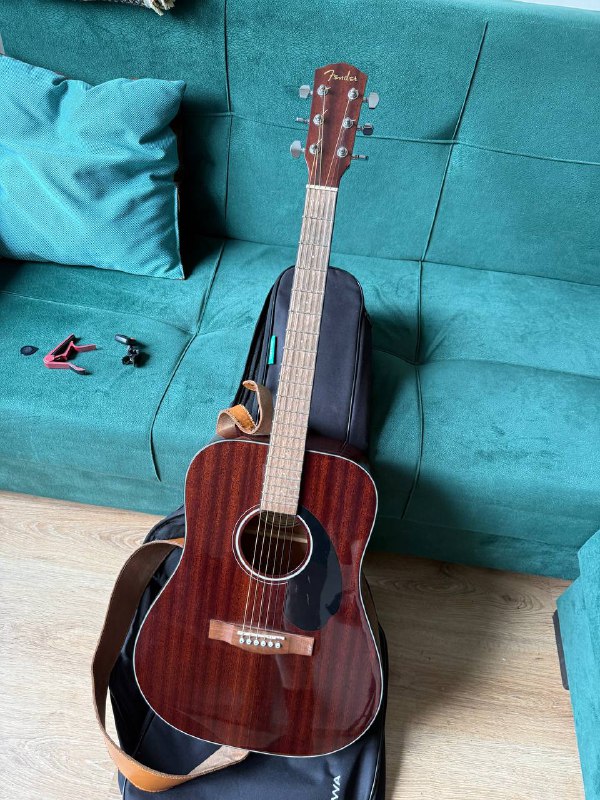 Гитара Fender CD-60S, чехол, ремень, каподастр, тюнер, медиатор