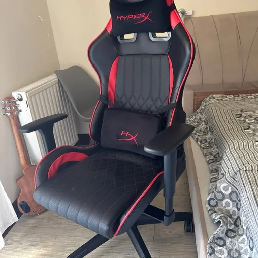 Игровое офисное кресло HyperX