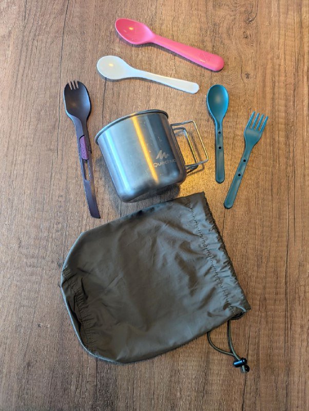 Походная кружка Quechuo 500 с набором приборов