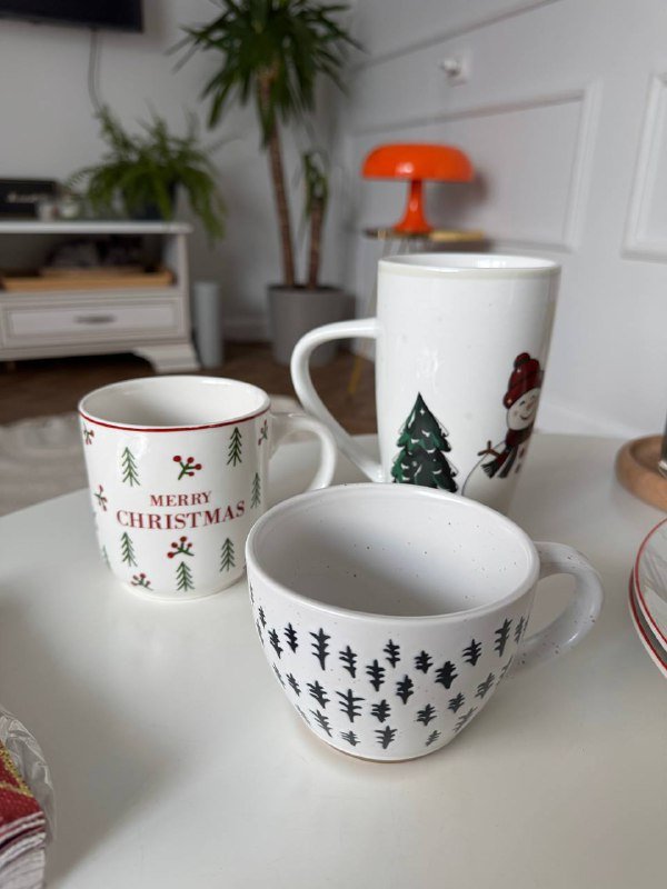 Новогодний набор посуды из кружек и тарелок 4