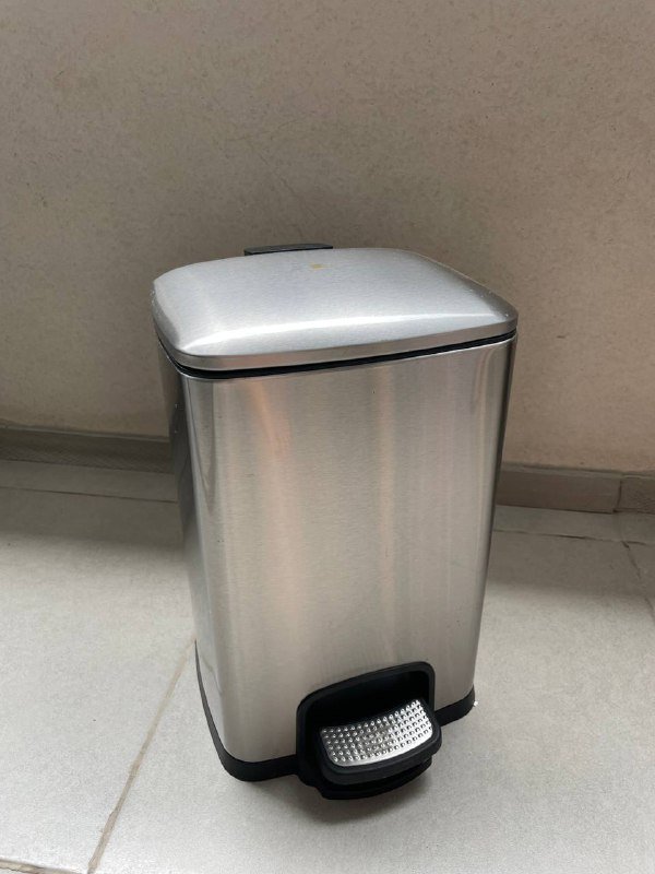 Урна, полка, ступенька, деревянный стул, клетка для хомяка