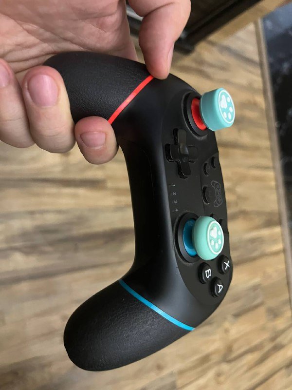 Геймпады Xbox Series S/X и Nintendo Switch 4