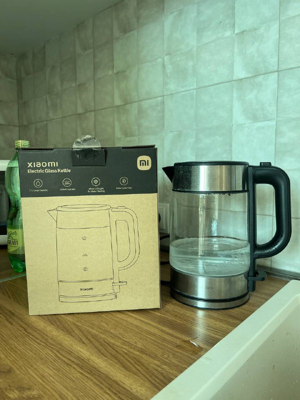 Напольный светильник Jisk, Стол белый 140х60, Две лампы, Стеллаж большой, Стеллаж малый, Ковер, Чайник xiaomi 7