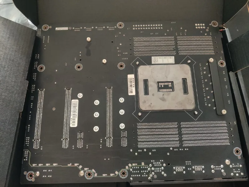 HUANANZHI X99-F8 с Xeon E5-2678 v3 и водянкой 1