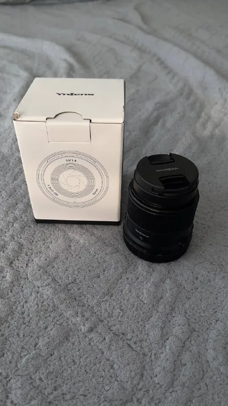 Canon lens Yongnuo YN 35mm F1.8 1