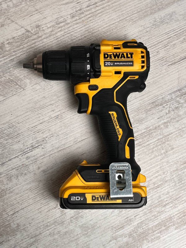 Шуруповёрт DeWalt DCD708 аккумулятор 2.0 А·ч