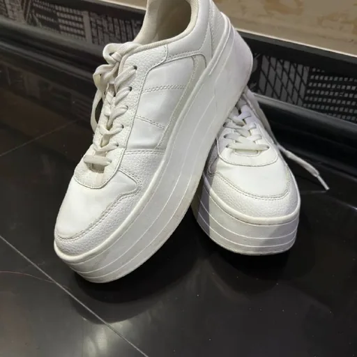 Кроссовки ZARA на высокой платформе