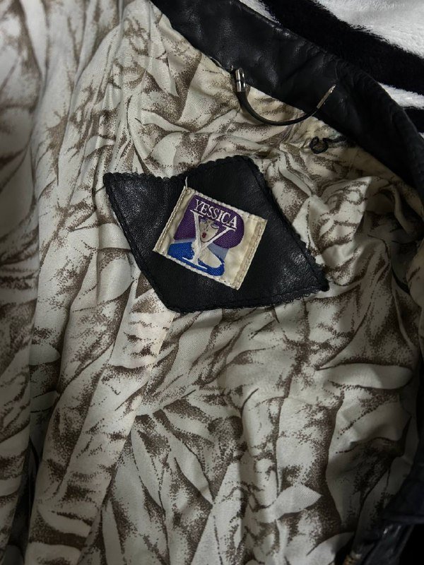 Кожаная женская куртка, Кеды Levi’s, Юбка S 2