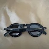 Очки Burberry, платье D&G, джинсы Vicolo 7