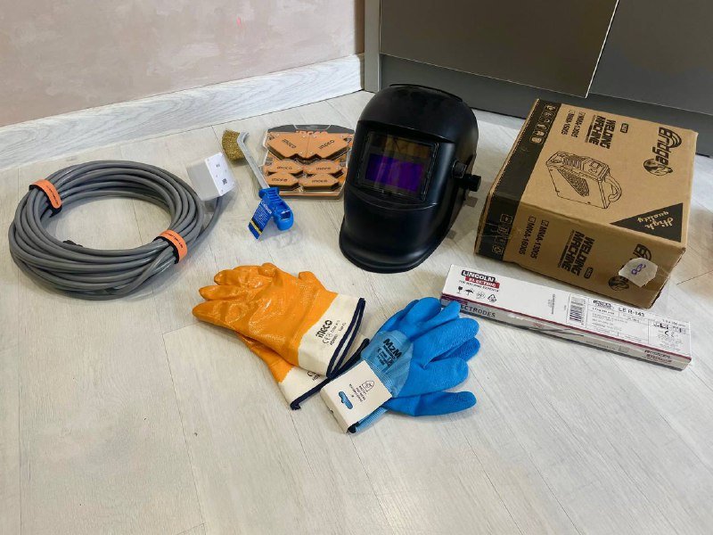 Комплект для сварки, ударная дрель, электролобзик, шлифовальная машинка, экран