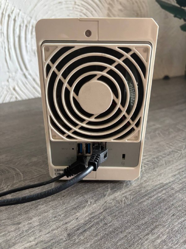 NAS Synology Disk Station DS218j с 2 дисками 3000Gb 3