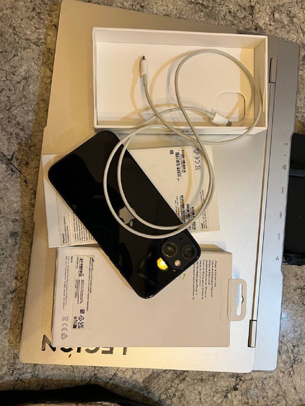 iPhone 13 128GB Midnight Blue с аксессуарами 2