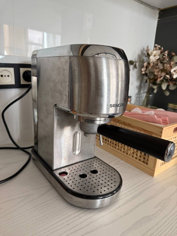 Эспрессо машина Sencor с паровым контуром