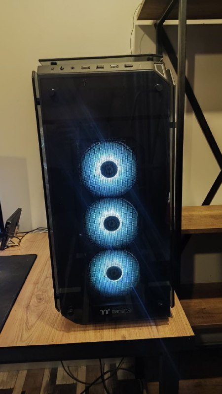 Корпус Thermaltake View 71 TG с вентиляторами 2