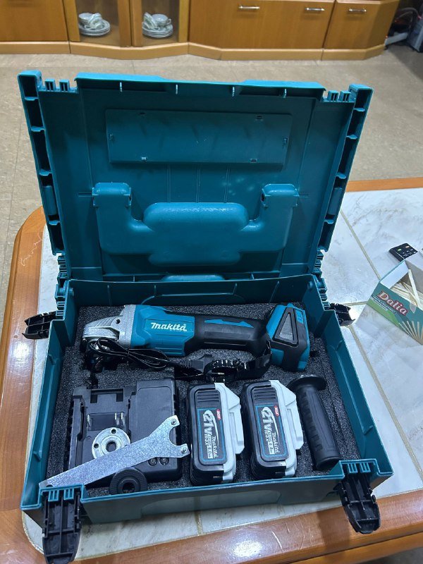 Аккумуляторный триммер Makita в кейсе 3