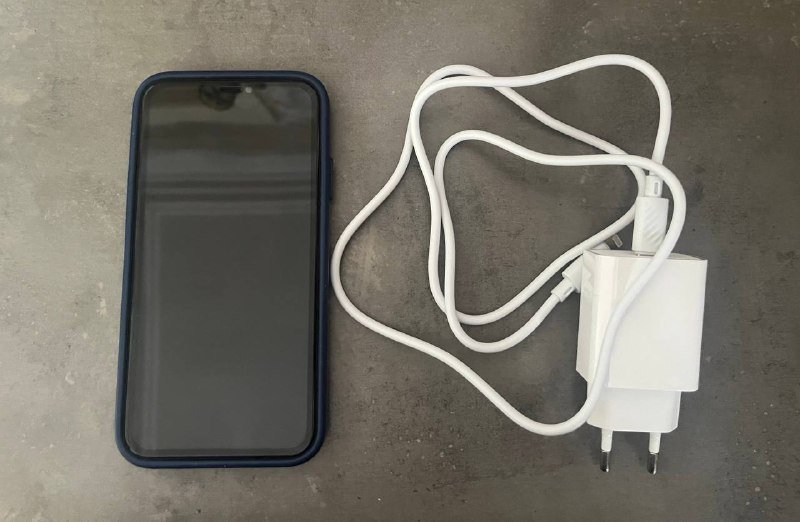 iPhone 11 Black 128 GB, зарядка, чехол