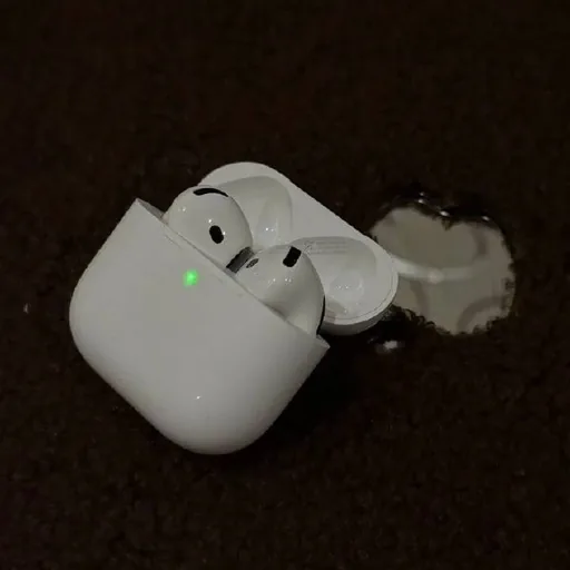 AirPods 4