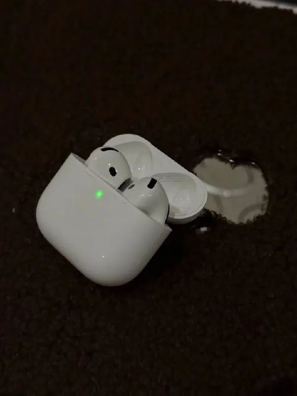 AirPods 4