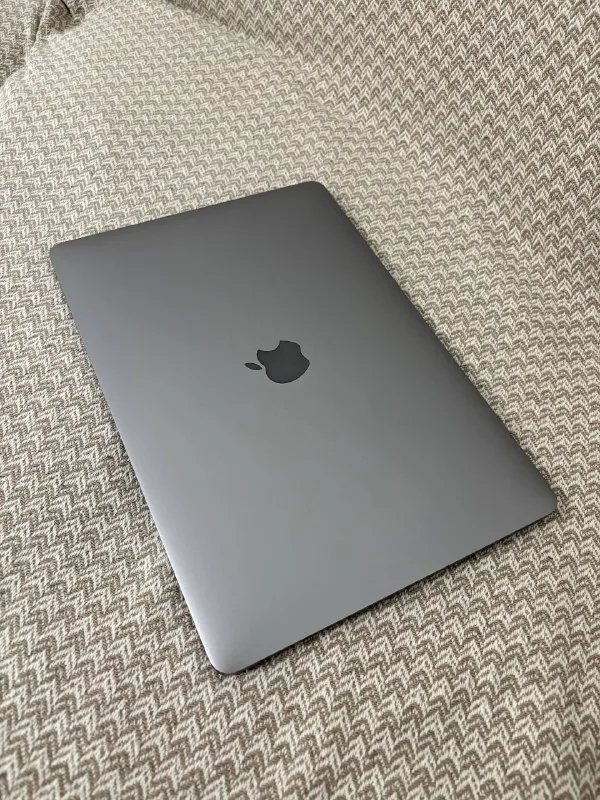 MacBook Pro 13 2017 8/256 ГБ 1
