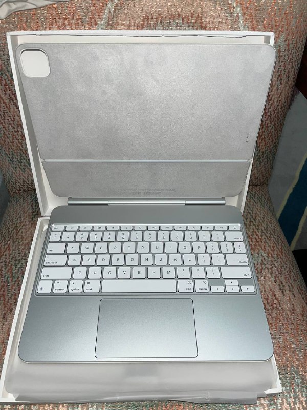 iPad Pro 13, Apple Pencil Pro, Magic Keyboard, Чехол для iPad 4