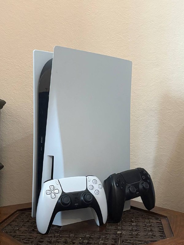 PlayStation 5 (PS5) with 1Tb and 2 controllers