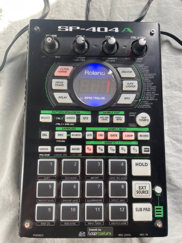 Семплер Roland SP-404A с питанием и картой памяти 32ГБ