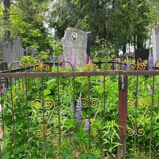 Уход за местами памяти