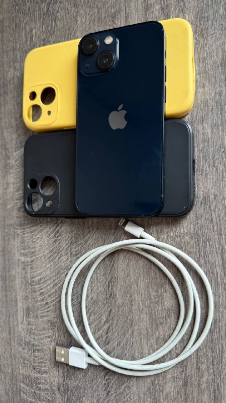 IPhone 13mini 128gb, чехлы, провод