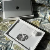 MacBook Air 15 M5 24GB 1TB 4