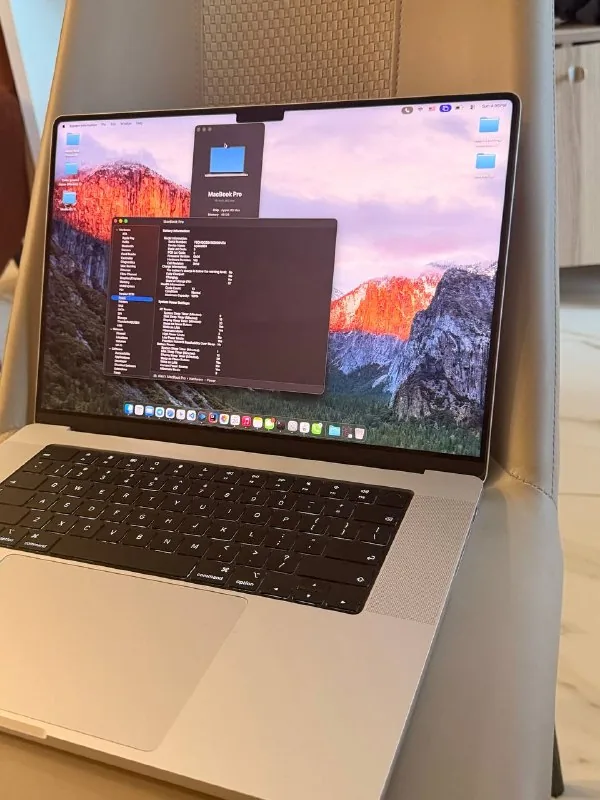 MacBook Pro M5 Max 1