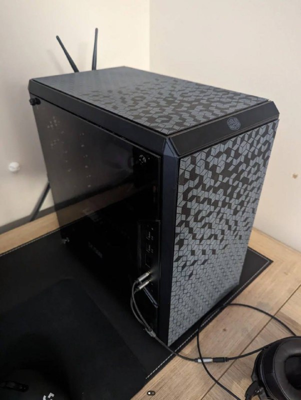 Блок питания be quiet! Straight Power 11 750W GOLD, клавиатура Razer Huntsman Mini, мышка Logitech Pebble M350, AirPods Pro, чехлы на iPhone, корпус Cooler Master MasterBox Q300L 6