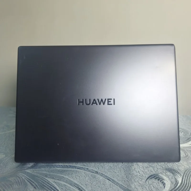 Сенсорный ноутбук Huawei 1